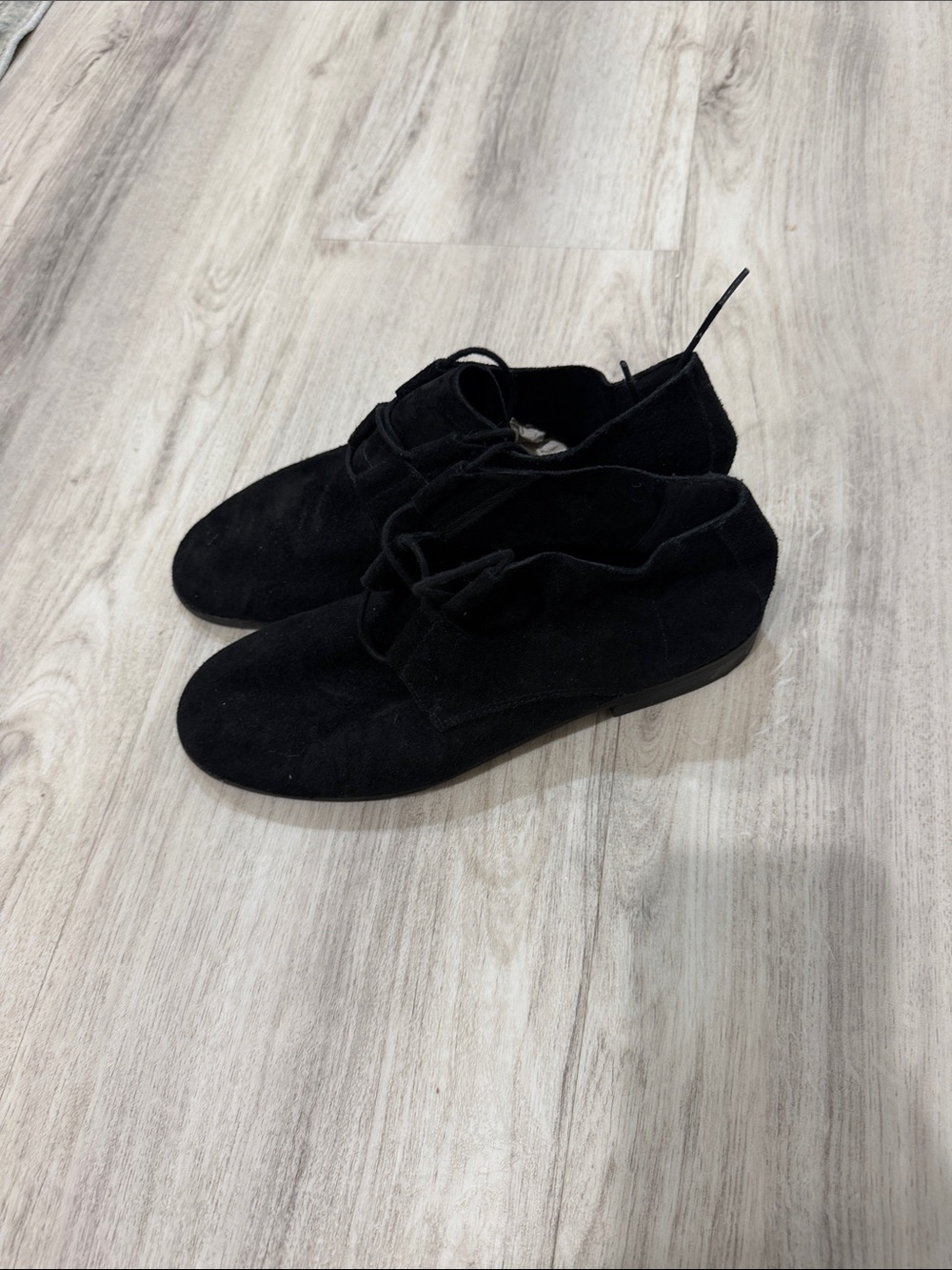 Eileen Fisher Suede black lace up boots size 8